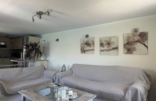 Troezen Appartement | In the heart of Poros, stunning panoramic views, privacy and serenity.
