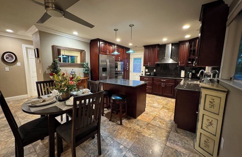San Jose Maison | In the Heart of Santa Clara, Near Apple HQ & Santana Row: Modern 3-Bedroom Home