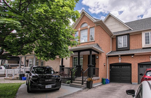 Vaughan Maison | In the Heart of Vaughan minutes to Vaughan Mills Shopping Center 1 Parking