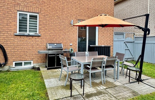 Vaughan Maison | In the Heart of Vaughan minutes to Vaughan Mills Shopping Center 1 Parking