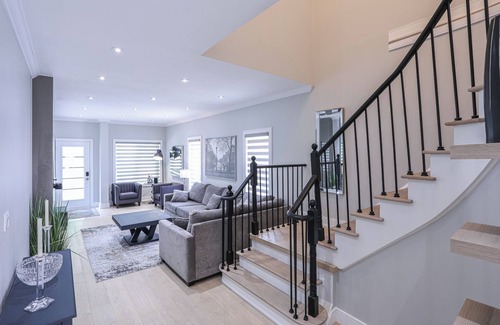 Vaughan Maison | In the Heart of Vaughan minutes to Vaughan Mills Shopping Center 1 Parking