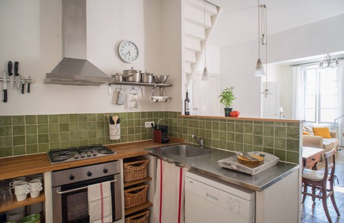 Roquebrun Maison | En plein milieu de Roquebrun, terasse avec vue sur la rivière, wifi gratuit