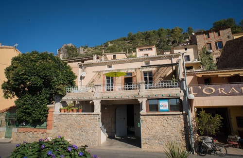 Roquebrun Maison | En plein milieu de Roquebrun, terasse avec vue sur la rivière, wifi gratuit