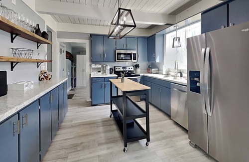 Oakland Maison | In The Middle | Pet-Friendly, Serene, Upgrades