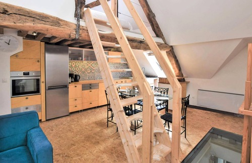 Dieppe Appartement | In the old town of Dieppe, a few 100 m from the sandy beach, you will find this beautiful, bright du
