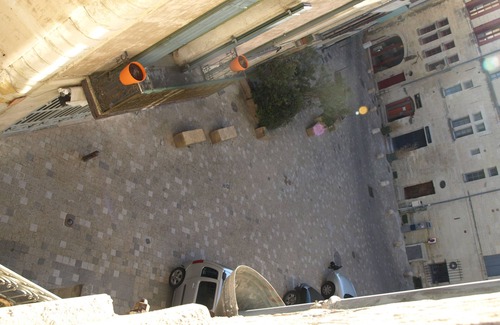 Uzes Appartement | A l'ombre du Duché, climatisé et calme, avec remise pour déposer les vélos.