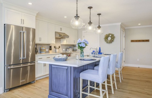 Harwich Port Copropriété | Condos de luxe au coeur du port de Harwich! 5 couchages, animaux acceptés, A / C, décor côtier moderne!