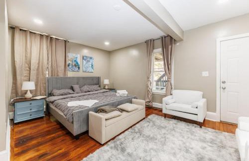 Roxbury Appartement | In-Unit Laundry Your Family and Friends Space