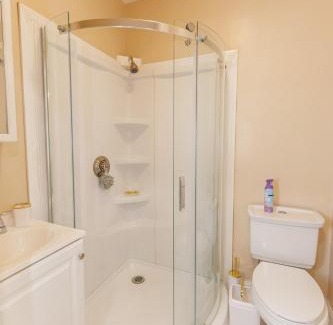 Roxbury Appartement | In-Unit Laundry Your Family and Friends Space