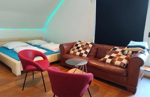 Bothfeld-Vahrenheide Appartement | IN VILLA APARTMENT 56 qm Check-in,free parking, WIFI , TV, FULL KITCHEN