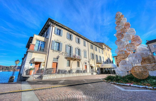Arona Appartement | Incanto Sul Lago Pied Dans L' Eau, Arona, Italy