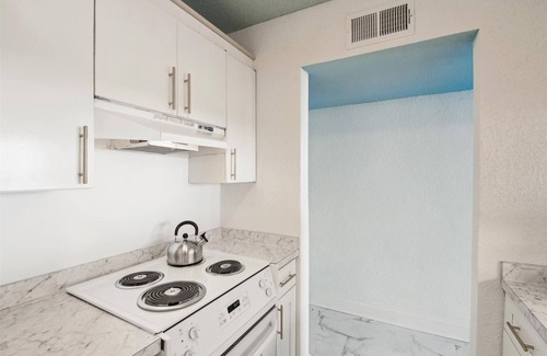North Ocean City Copropriété | Includes Xplorie Activities & Linens. PYRAMID-1BR OF condo w/outdoor pool.