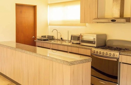 Centro Maison | Increíble Propiedad con Inmenso Jardín y Alberca!
