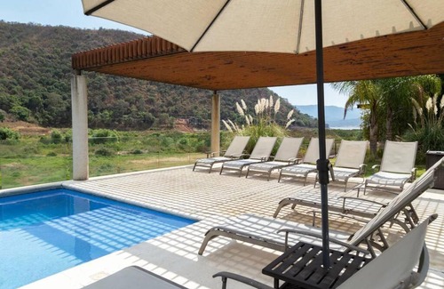 Centro Maison | Increíble Propiedad con Inmenso Jardín y Alberca