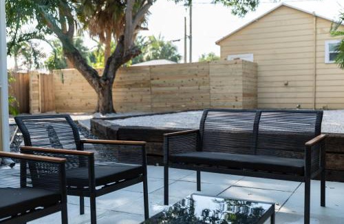 Parrot Cove Maison | Incredible 3br Home with Yard near Beach and Downtown