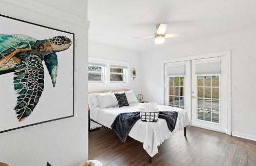 Parrot Cove Maison | Incredible 3br Home with Yard near Beach and Downtown