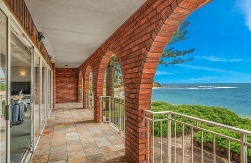 Blue Bay Maison | Incredible 5-Bedroom Beachfront Retreat with Pool