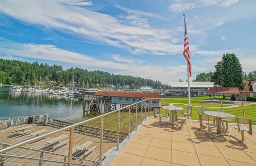 Gig Harbor Maison | Incredible Downtown Gig Harbor Craftsmen Home