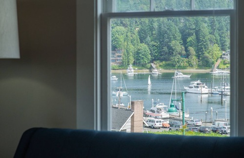 Gig Harbor Maison | Incredible Downtown Gig Harbor Craftsmen Home