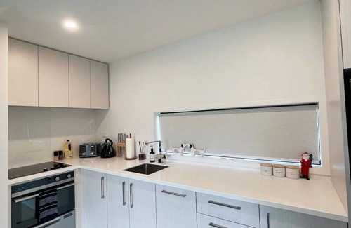 Riccarton Maison | Incredible Getaway by Hagley Park!