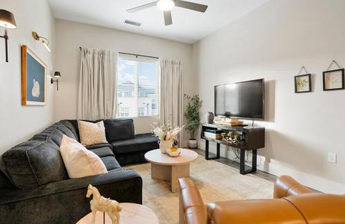 Golden Maison | Incredible Golden Location Close to Red Rocks and School of Mines