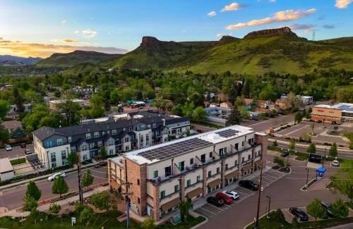 Golden Maison | Incredible Golden Location Close to Red Rocks and School of Mines