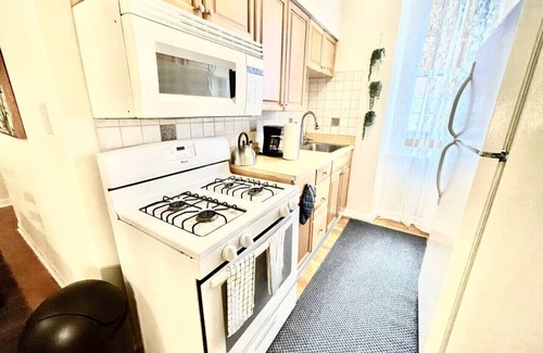 Gayborhood Appartement | ~Incredible Location! Large Center City 2 Bedroom~