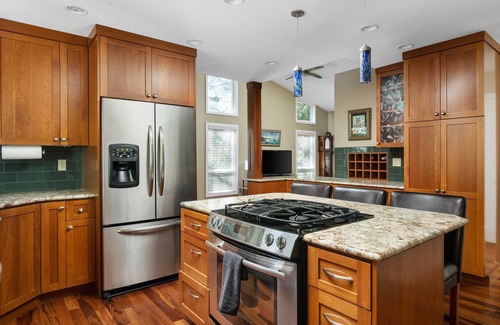 Tigard Maison | Incredible Location Nestled Next To Cook Park, Pet Friendly, Enclosed Dog Run, Huge Deck, w/ BBQ