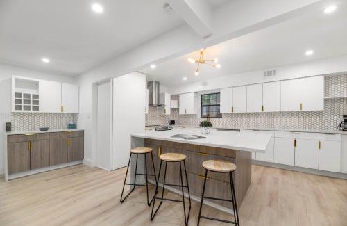 Dallas Maison | Incredible Modern 4 Bedroom