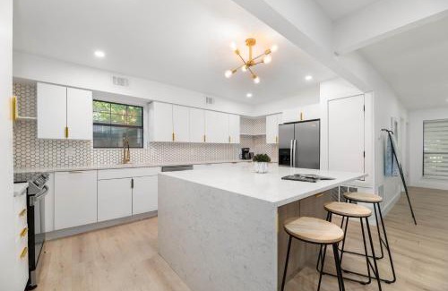 Dallas Maison | Incredible Modern 4 Bedroom