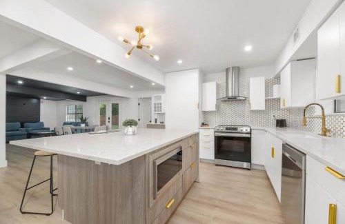 Dallas Maison | Incredible Modern 4 Bedroom