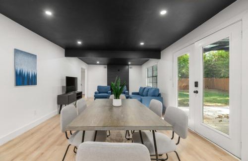 Dallas Maison | Incredible Modern 4 Bedroom