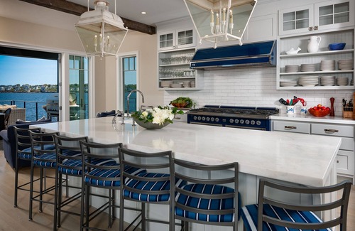 York Beach Maison | Incroyable Brand NEW BOLD Oceanfront 6 chambres, 7 salles de bains avec ascenseur et cheminée.