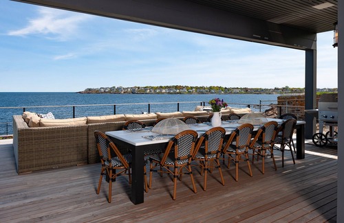 York Beach Maison | Incroyable Brand NEW BOLD Oceanfront 6 chambres, 7 salles de bains avec ascenseur et cheminée.