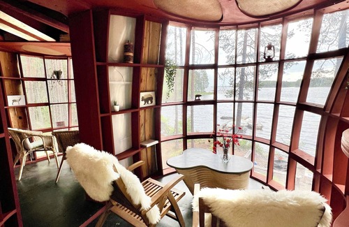 Overturingen Maison | Incredible tree house on your own private island on a huge lake