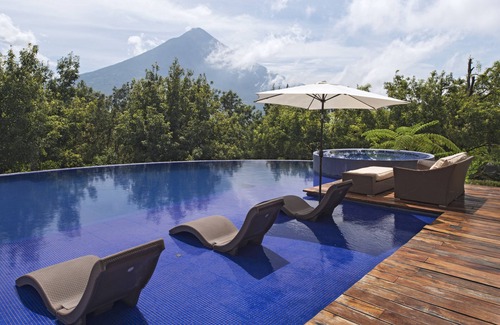 Alotenango Maison | Incredible views, 12 Guests, 6 Rooms 8 bathrooms, Private Pool and Jacuzzi.