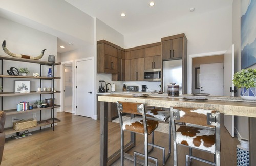 Kamas Maison | Incredible Views | 2 Kitchens | Garage | Lake Access