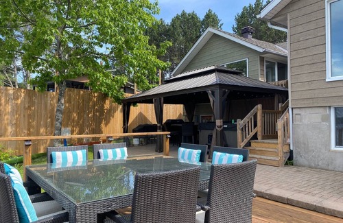 Killaloe Cottage | Incredible views, ample amenities & cozy atmosphere