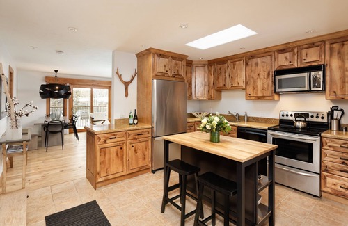 Aspen Copropriété | Des vues incroyables dans un condo ouvert de 2 chambres à Aspen Core! Marchez jusqu'à la télécabine.