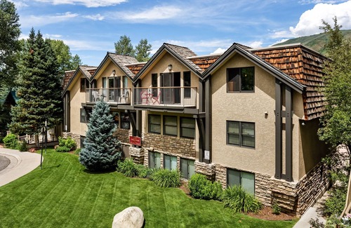 Aspen Copropriété | Des vues incroyables dans un condo ouvert de 2 chambres à Aspen Core! Marchez jusqu'à la télécabine.