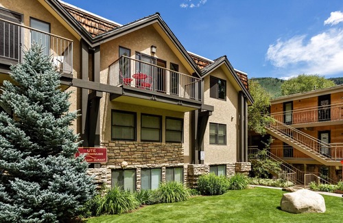 Aspen Copropriété | Des vues incroyables dans un condo ouvert de 2 chambres à Aspen Core! Marchez jusqu'à la télécabine.