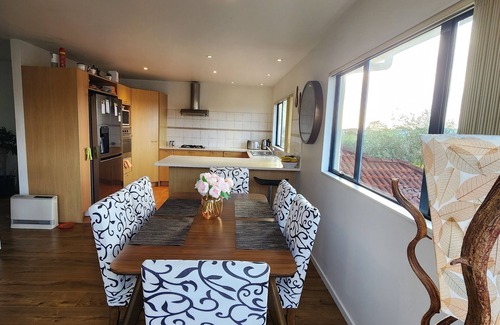 Henderson Maison | Incredible Waitakere views