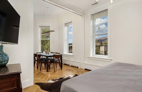 Aspen Hôtel | Independence Square 203 | Stunning Suite w/ Great Views of Downtown Aspen