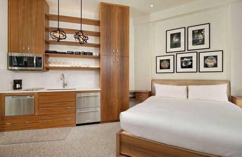 Downtown Hôtel | Independence Square 212 | Studio with Beautiful Finishes. A+ Location in Downtown Aspen