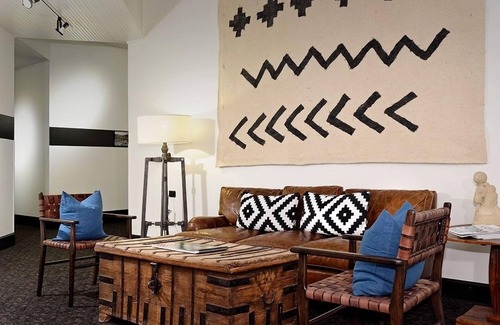 Downtown Hôtel | Independence Square 302 | Top Floor Stylish Hotel Room with Wet Bar, A/C, in Downtown Aspen