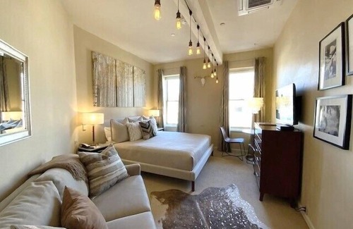 Aspen Hôtel | Independence Square 304 | Stylish Hotel Room with Downtown Views & Great Location