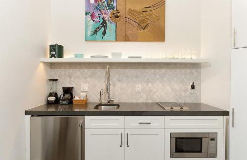 Downtown Hôtel | Independence Square 310, Chic, Remodeled Studio w/Great Location in Aspen, A/C, & Kitchenette