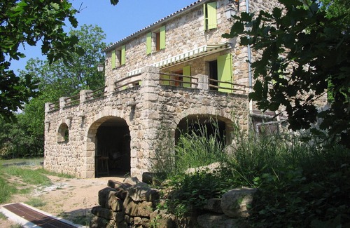Payzac Maison | Gîte indépendante classée 4*, avec piscine privative, au calme sud Ardèche.