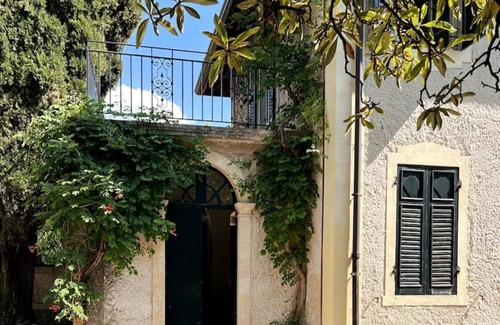 Bardolino Cottage | Independent cottage in historical garden
