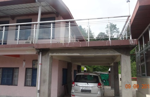 Shimla Maison | Étage indépendant près de l'aéroport de Shimla avec vue naturelle